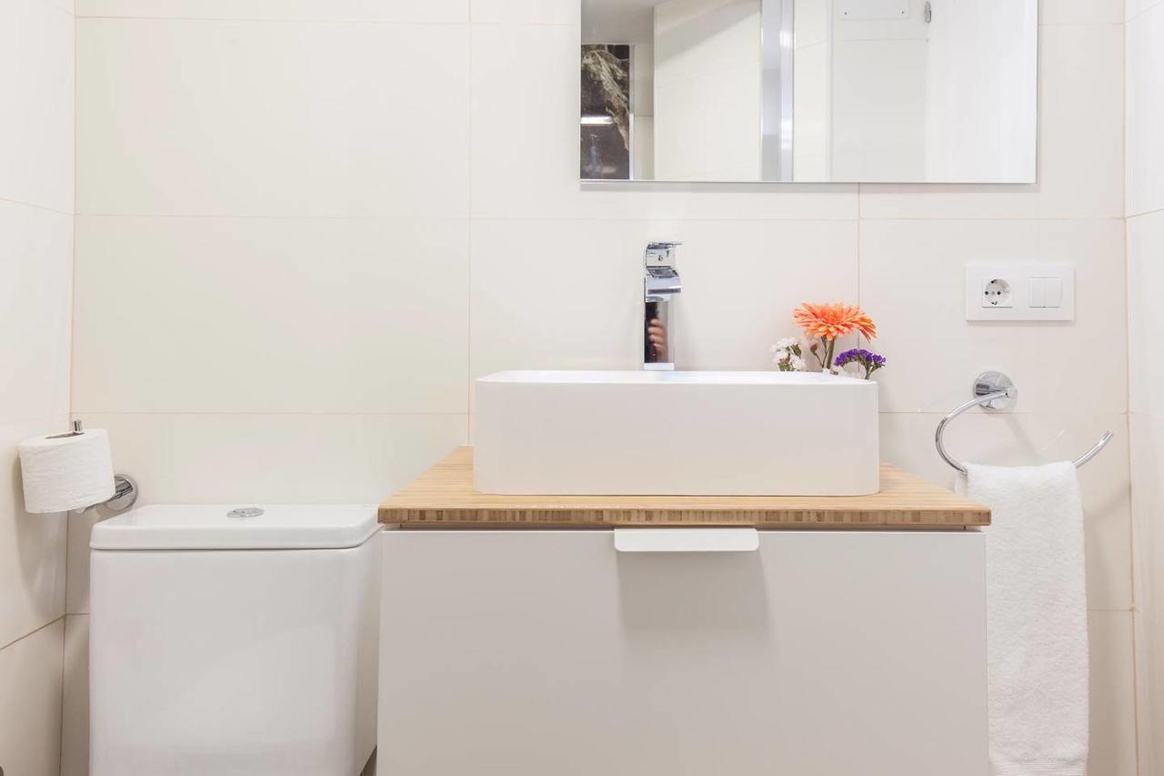 Nice Apartment In The Heart Of Севиля Екстериор снимка